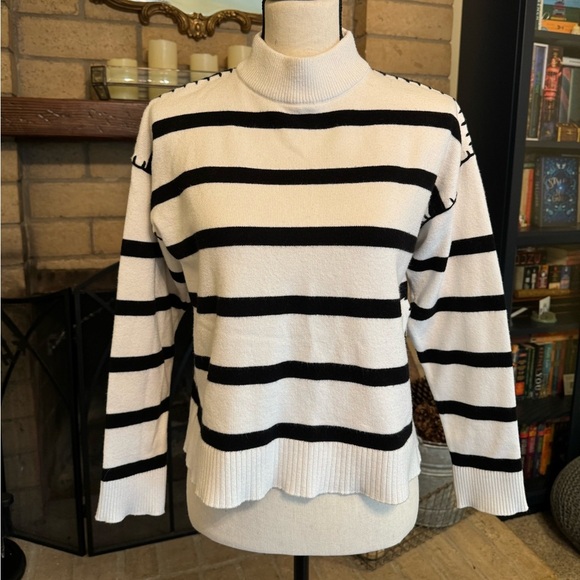 TAHARI Black & White Pullover Stripe Sweater w/ Thick Stitch Decal - Large - Picture 1 of 11